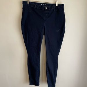 Lee Easy Fit 1x skinny jeans! Stretchy material, more like jeggings! So comfy